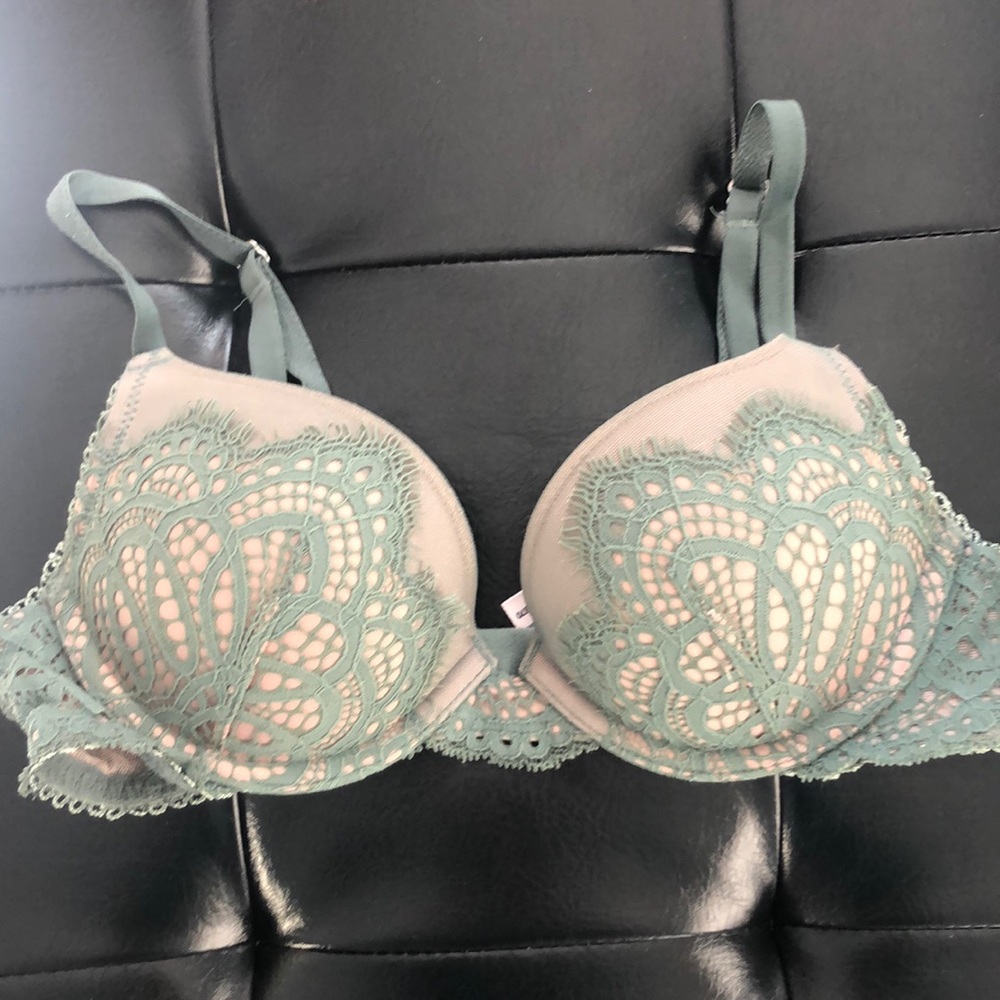 VS Push Up Bra Sz 32A Green Lace Overlay